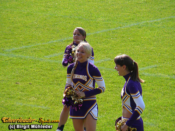 ../Images/2008charitybowlX 085.jpg